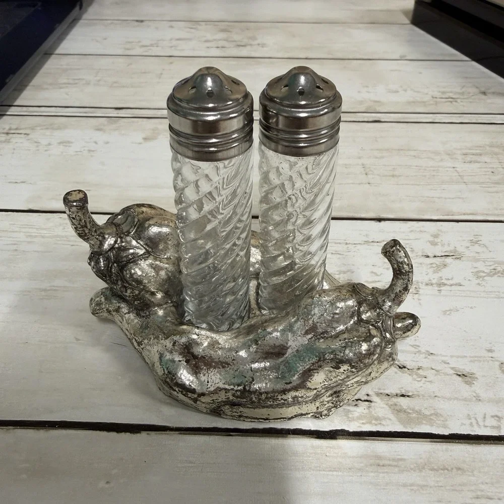 Vintage‎ 2005 Arthur Court Cast Metal Chili Salt And Pepper Shakers Taiwan